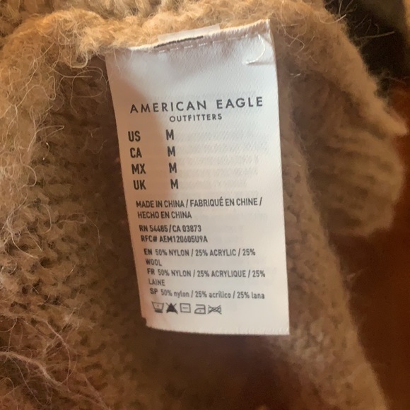 American Eagle‎ Tan Cropped Fit Sweater Size Medium - Picture 8 of 8